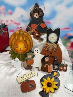 Vintage Wood Fall Decor. Lot